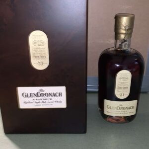 Glendronach grandeur batch 1   31 years 2010 45,8% only 1013 bottles private bottle contact me